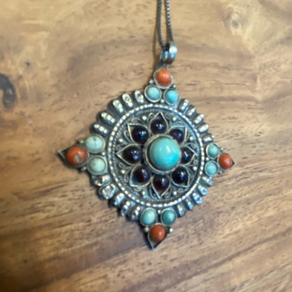 Four point star/mandala/ flower pendant. Turquoise and other gemstones - Picture 5 of 6